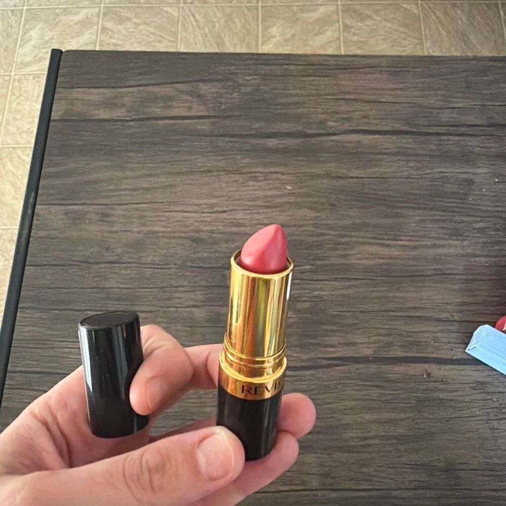 Revlon Lipstick "Pink Velvet" - Picture 3 of 4